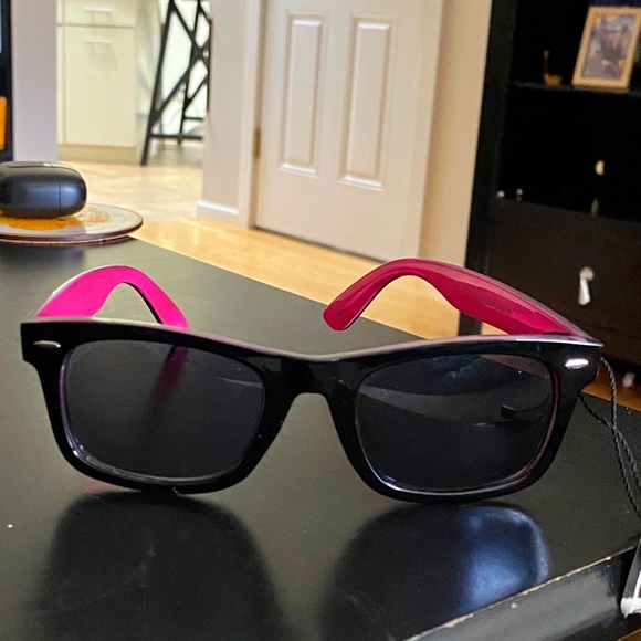 Classic Vintage-Vibe Rectangular Sunnies, NWT, Black & Pink - Picture 5 of 5